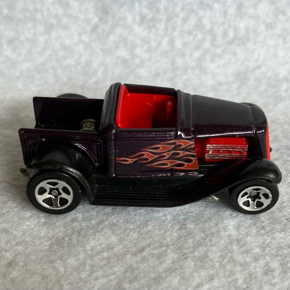 Hot Wheels 2000 HOOLIGANS MI Malaysia Purple Shimmer w/Flames